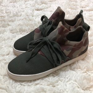 Steve Madden Lancer Camo